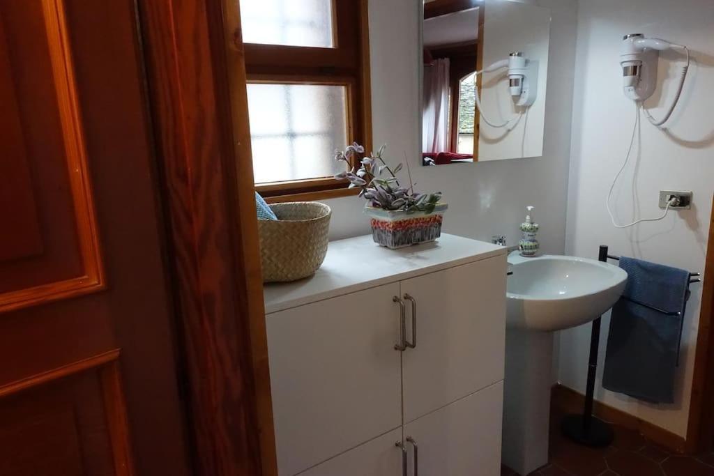 Appartamento La Dimora Della Fontana Mozzio Esterno foto